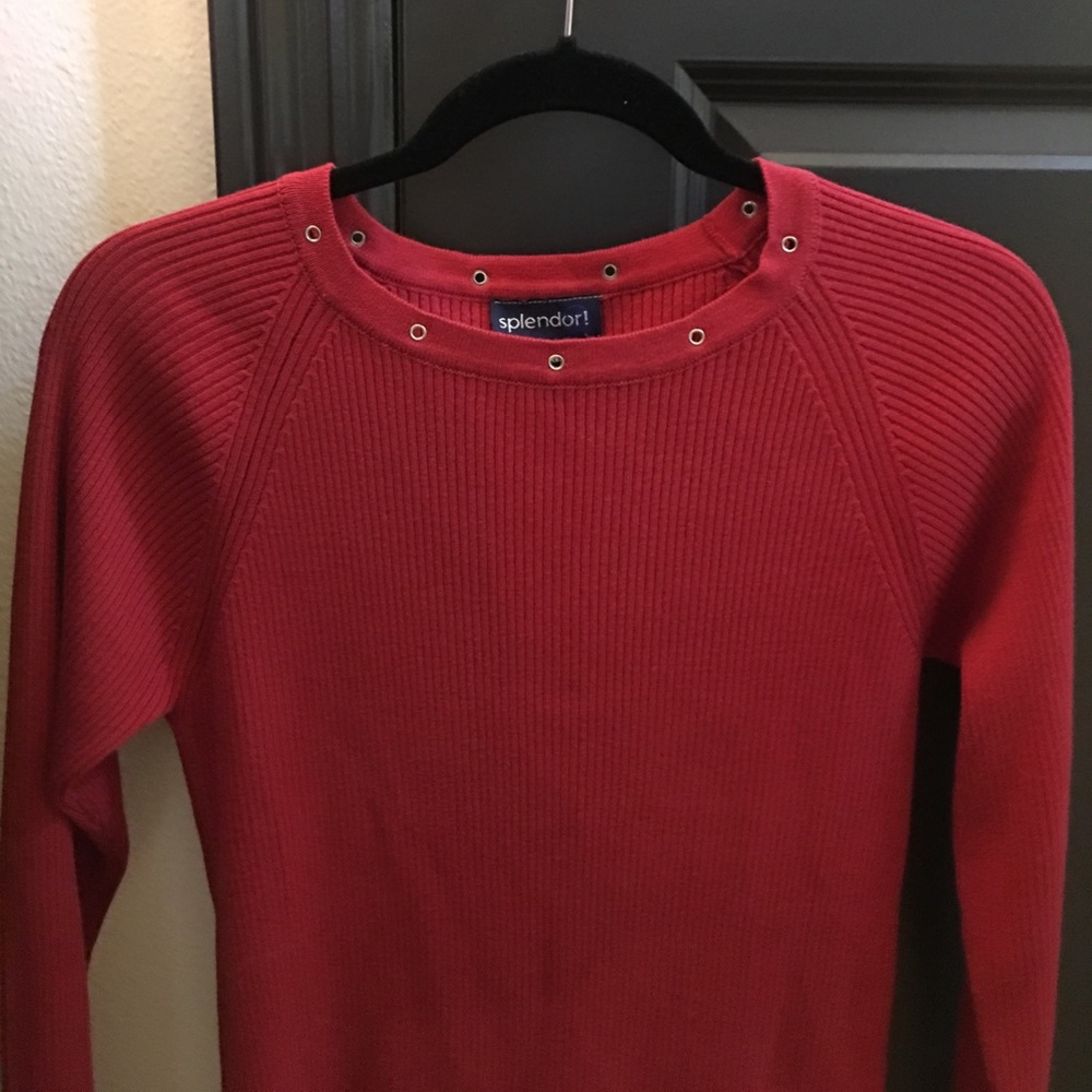 Red Splendor! Size Medium sweater - Picture 3 of 4